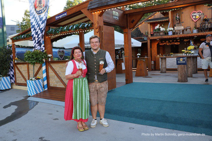 Kübler's Bierstüberl steht auf dem Oktoberfest 2024 in der Schaustellerstr (©Foto:Martin Schmitz)(